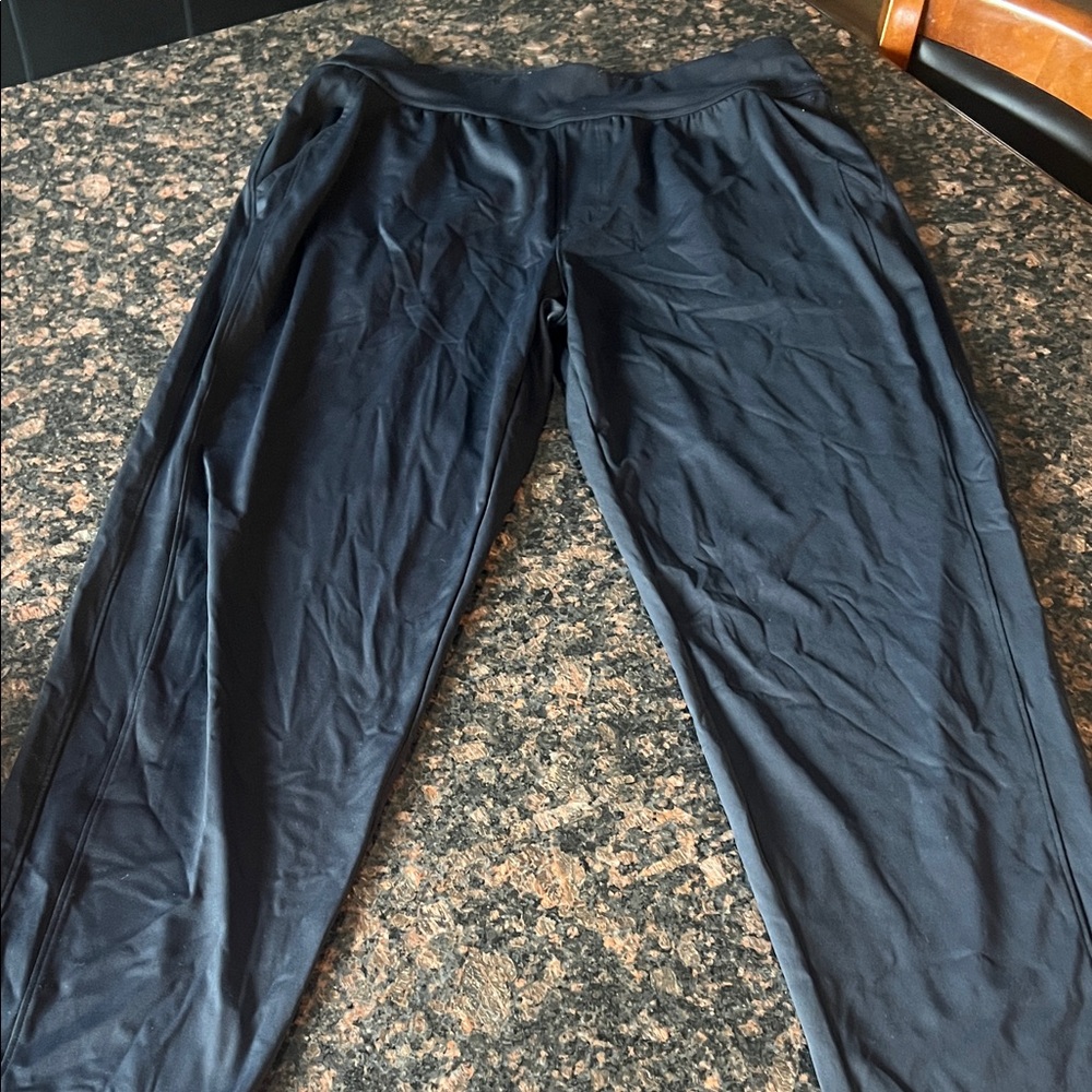 Travis Mathew Black Performance Joggers large